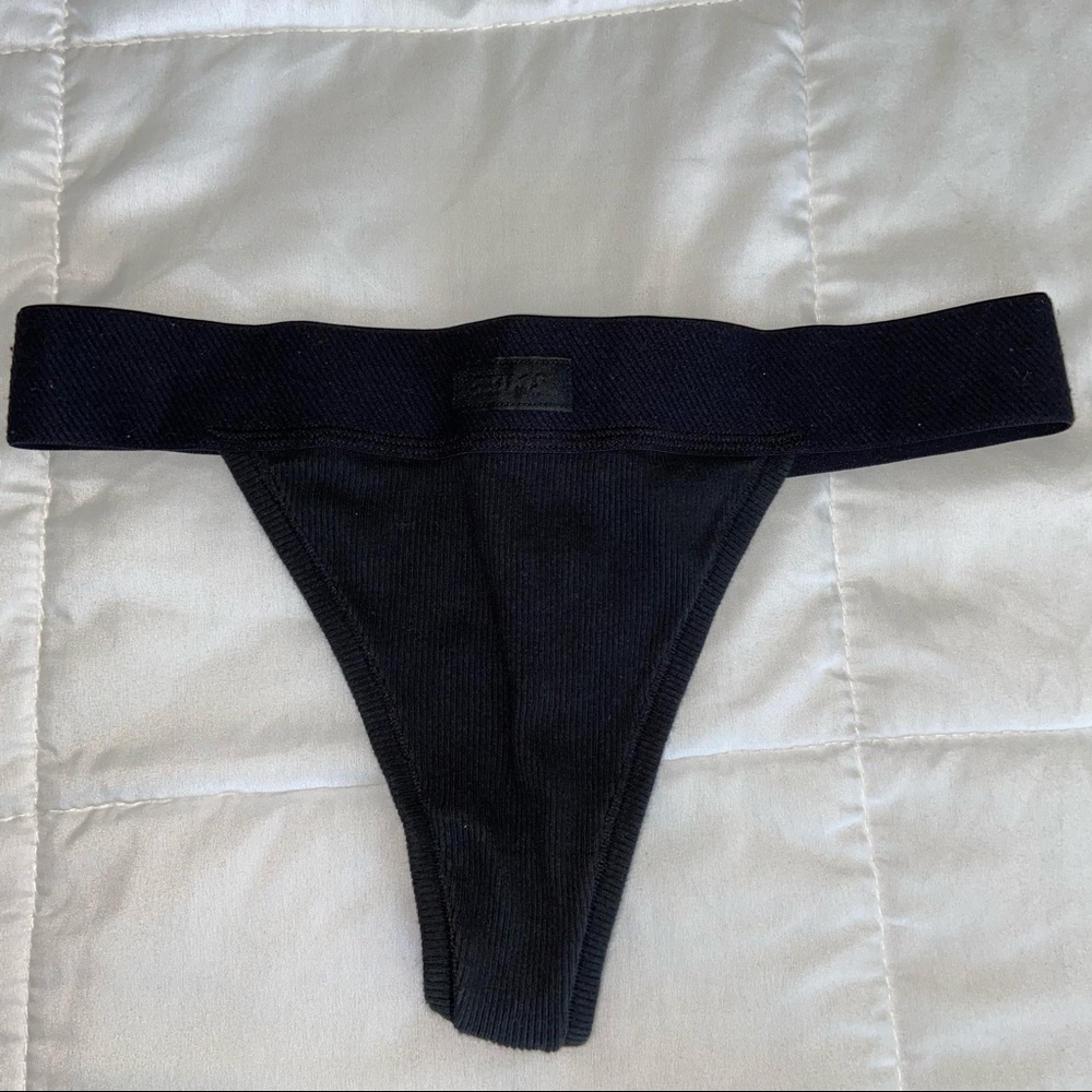 Skims cotton rib thong in soot